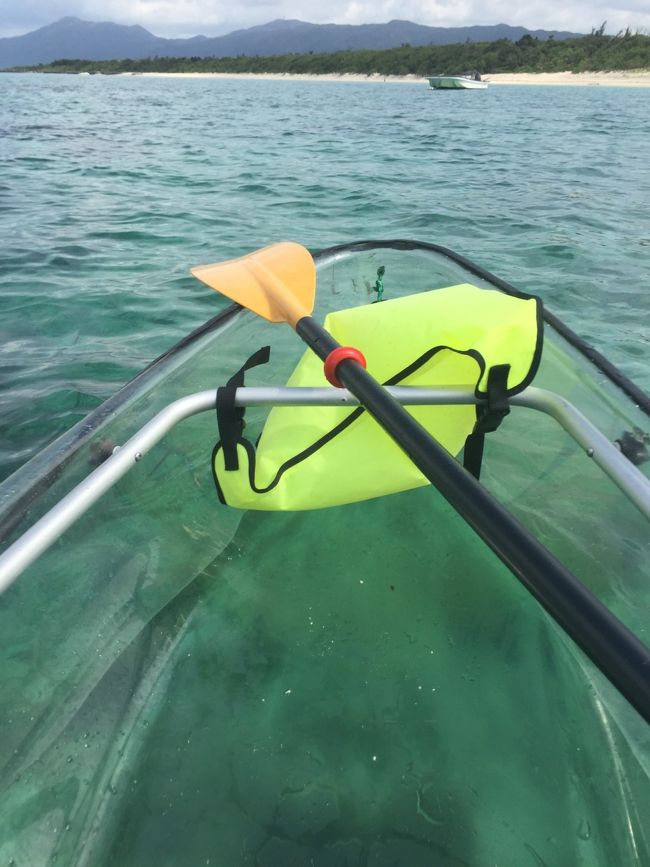 いざ出発〜<br /><br />その前にカヤックに乗ってたのでその感覚で漕いでみたけど…<br /><br />ボートの幅が全然違う〜<br /><br />クリアボートは幅がありすぎて思うように漕げず進めない（泣）<br /><br />それに魚…<br /><br />殆ど見れずｗ（魚がいない…）<br /><br />私的にはカヤックの方が楽しかったです(^_^;)