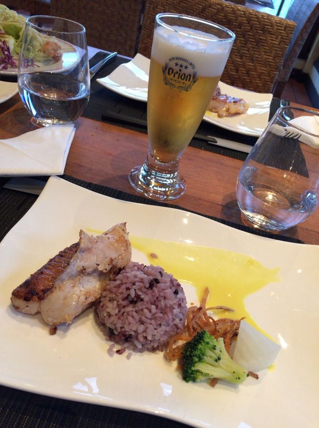 この四角の波打ったお皿はその日のシェフのお薦めみたいなものがあって、<br /><br />綺麗に料理が盛られています。