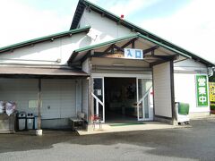 かすみ朝市センターでお土産の香住ガニを買いましょう。