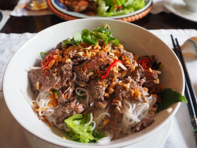 友達は、ブンチャーではなくもうひとつの汁なしフォーを頼んでいました。<br /><br />これも、もちろん絶品だったそうです！<br /><br />なんか本当にグルメ旅行記になってるなぁ。<br /><br />自分のボキャブラリーの少なさに悲しくなるけど、本当にどれもどれも美味しいんです・・・<br /><br />彦摩呂ってすごいなぁ。