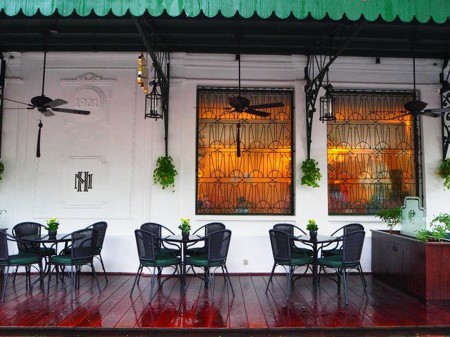 ランチを終えると雨も上がっていました。<br /><br />少しだけ歩いて、「ソフィテル・レジェンド・メトロポール」へ。<br /><br />泊まることはできないけど、少しだけ見学してこ〜！<br /><br />でも、ここって本当にベトナムだよね？！笑<br /><br />一つの街に色んなテイストの建物がありすぎ！<br /><br />楽しいな〜