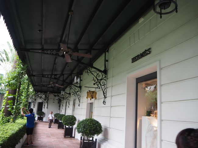 ガーデン内にはエルメスも。<br /><br />ここ、雑誌の撮影とかで使ったらすごく素敵だなぁ！<br /><br />気持ちだけ、セレブ気分。<br /><br />