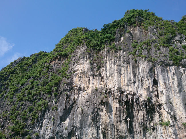 右見て、左見て、前見て〜。<br />奇岩の数々で撮影に忙しい〜。スマホにデジカメにフル稼働！