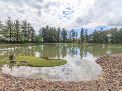 この広大な景色に浮かぶ池を見ていると本当に心が現れるようです