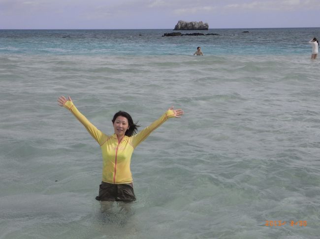 なので、いきなり幻の島に到着の写真！<br /><br />まだ潮が引いてないから、深いよ！<br /><br />潮が引くと白い砂の島になるんだけどね。。。