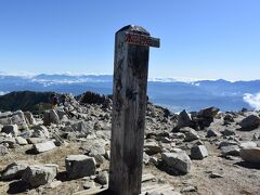 木曽駒ヶ岳山頂　2,956M
広い山頂です。 