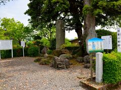 〔 大伴家持の歌碑 〕

そ〜んな風景の中をさらに移動し、今度は奈良時代の貴族で歌人としても有名な「大伴家持の歌碑」が残る場所へ。