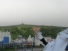 稚内公園がやや霞んでいます。
崖崩れもあったようですね。
さようなら 稚内。