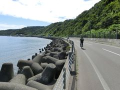 少し前後しますが、朝10時前からサイクリングに出発です。
まず、普通の道路を野塚展望台まで行きます。
7-8kmでしょうか。
途中で台湾人かどこかの親子連れのサイクリング者を追い越しました。
