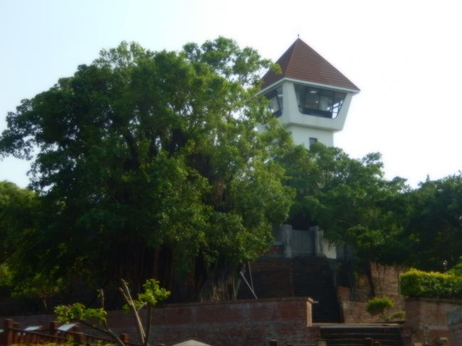 古堡街から展望塔が見えます