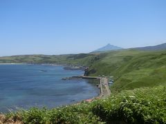 トド島も見えるのですが、反対側を見ると
隣の島の利尻富士が見えました。