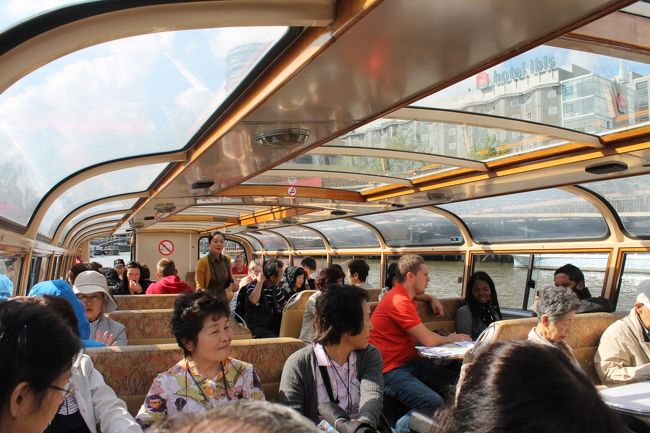 オランダアムステルダムのクルーズ船の船内風景。