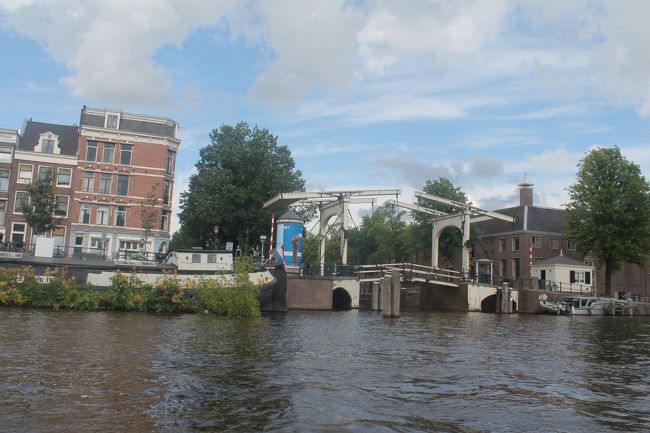 オランダ・アムステルダム。クルーズ、跳ね橋風景