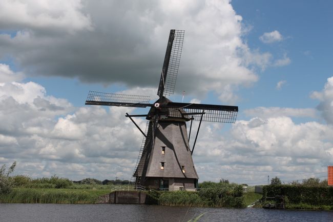 オランダ・キンデルダイク地方の風車風景