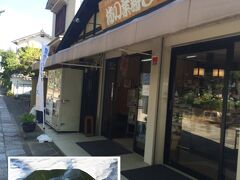 　法隆寺の参道にある「平宗」さん。柿の葉寿司のお店です。
　この日は実家でガッツリ朝御飯を食べて来たので、バラ売りを一つずつ購入し、味見程度に頂きました。
　ここはイートインもありますが、まだ９時半頃でしたので売店のみの販売。外のベンチで頂きました。
　柿の葉の香りが御寿司に染み込んで美味しい〜