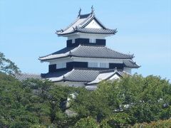 途中、白川では駅のそばの白河小峰城がよく見えます。