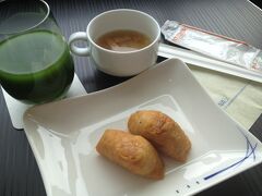 台風のため延期になってようやっと石垣へ
それでもまたまた台風が・・・どうなることか
まずはスウィートラウンジで腹ごしらえ