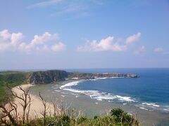 最北の「辺戸岬」です。
ヤンバルクイナ展望台から見るとこのように綺麗に眺めることが出来ます！