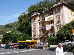 「Portofino　バス停」


１１時過ぎ、
Santa Margherita Ligreバス停から約２０分、
Portofinoへ到着。




