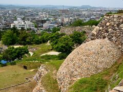 ≪（ひとつ前の旅行記で）日本100名城にも指定されている「鳥取城跡」で、某トラベラーさん曰く“モスラのたまごみたい……”という世にも珍しい石垣を眺め｡｡｡≫