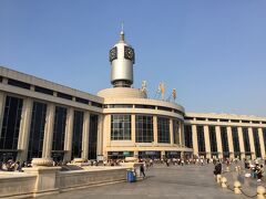 さて、翌日の天津→北京南行きの高速鉄道切符を買いに、天津駅までやってきました。天津駅は巨大です。