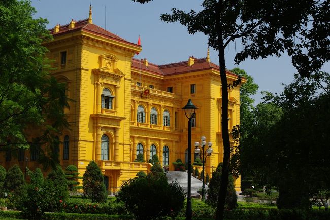 迎賓館。<br />黄色でインパクト大でした。