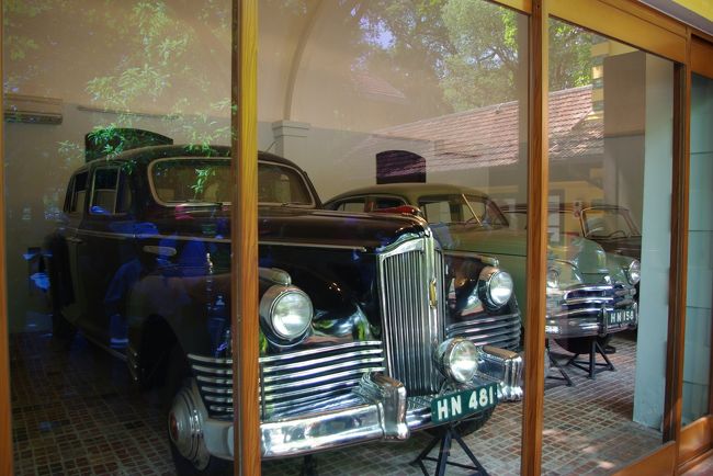 ホーチミンさんが所有していた車も展示されていました。