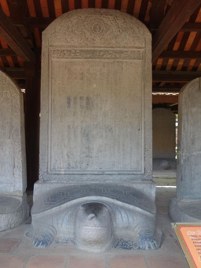 亀と石碑。かなりの数がありました。