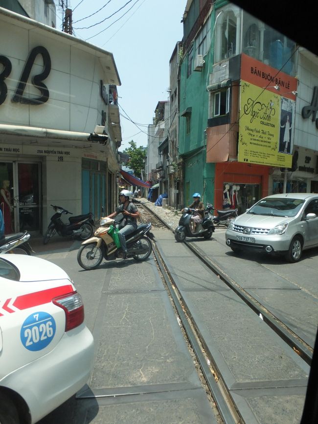 線路が横切っているけれど、踏切がありませんでした。