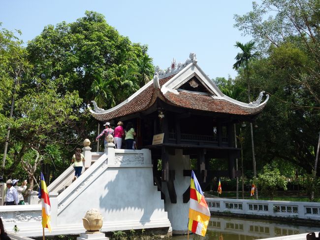 一柱寺。<br />その名の通り、一本の柱の上に本堂があります。