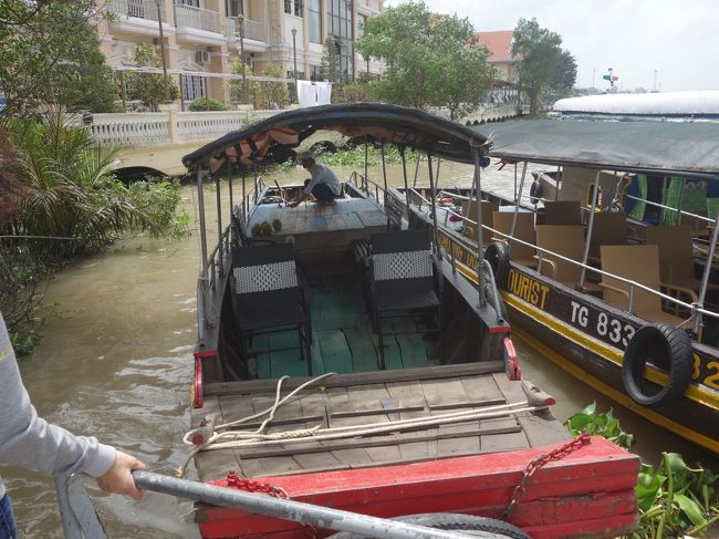 ホーチミンでは、ホーチミンの観光をせずにミトーへ。<br /><br />メコン川のタイソン島へ、この船で渡ります。