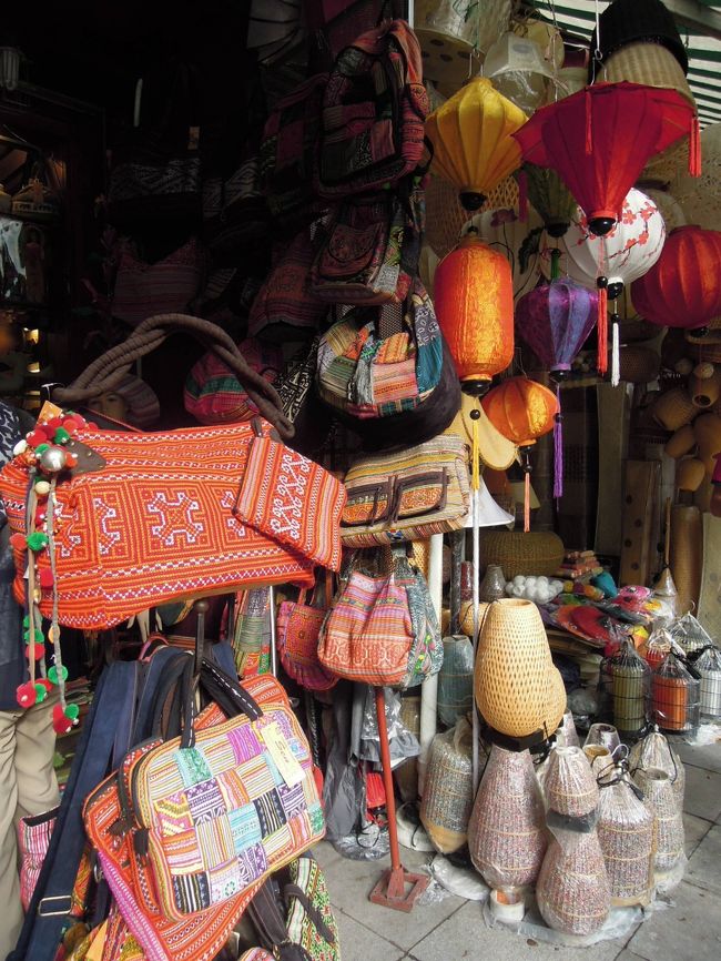 バッグやらランタンやら、このごっちゃり感がたまりません。