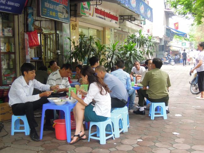 今日は最終日。ツアーバスはホテル１０時に迎えに来ることになっている。それまでどうする？<br />同じホテルに泊まっているツアーの方とホテル周辺をぶらぶらお散歩しました。<br /><br />