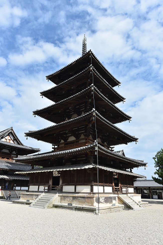 五重塔です<br />日本最古の木造建築らしいですね