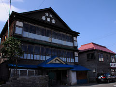 駅前には、趣のある富田旅館があった。
昭和８年に建てられたものだそうだが、今は営業していないそうだ。
