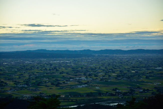 やってきました「夢の平散居村展望台」。<br />相変わらず趣のある景色です。