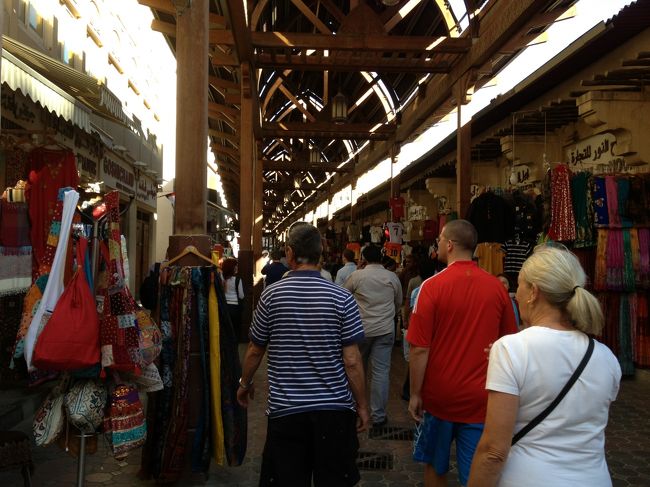 スーク。<br />どれだけ日本人が行ってるのかってわかるぐらい現地の人が<br />日本語で声かけてきます。