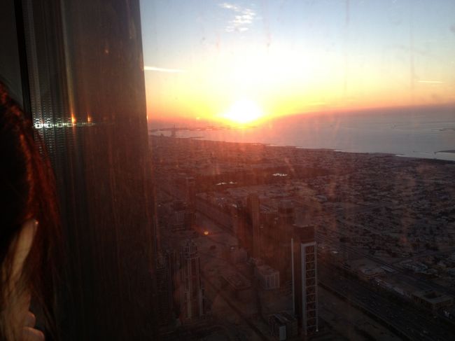 ネットで時間帯の予約をしておきました。<br />世界一高いビルからの夕日です。
