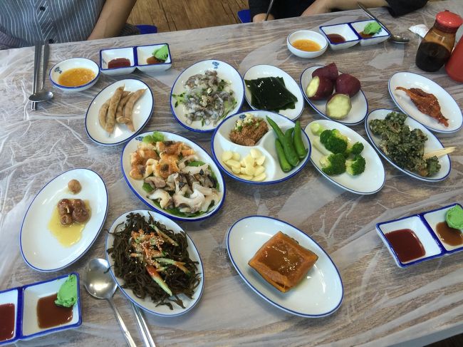 海の幸中心の料理の数々。<br />