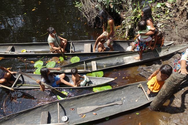 どこからともなく現れて