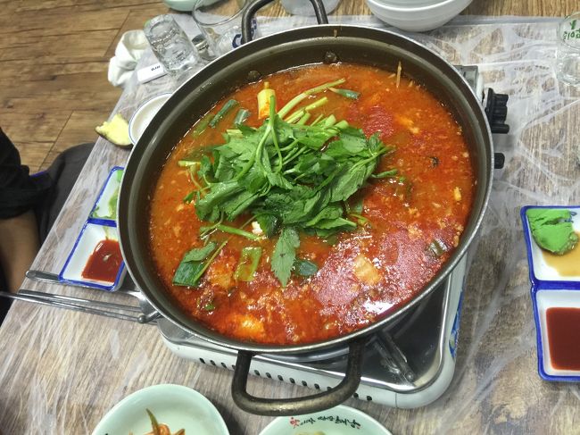 先程のかれいのあらで作ったメウンタン（あら鍋）。<br />こちらもとってもおいしいのに、お腹いっぱいでほとんど手がつけられませんでした。あ〜〜残念。<br />