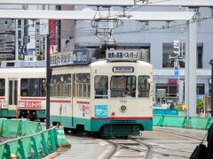 富山には、地鉄電車の路面電車が走っている。
こっちは古い方。