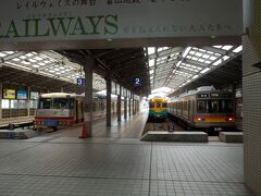 「鉄道博物館」状態の電鉄富山駅。