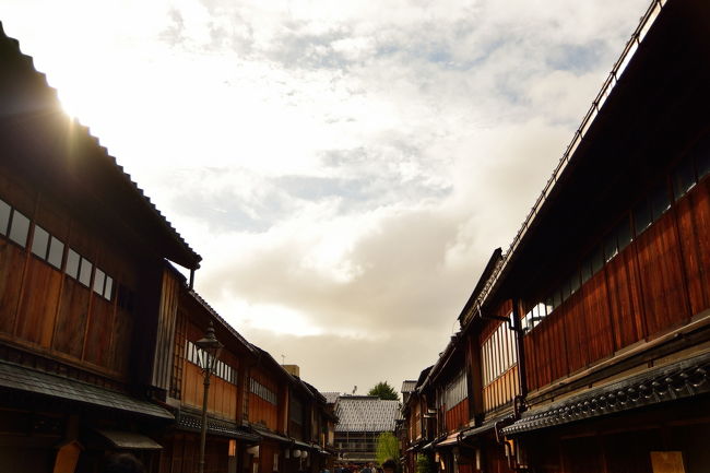 厚い雲に覆われながらも撮影し、初めてパソコンで「現像」をしてみました。<br />色がなかなか決まらず、改めて写真の奥深さを知った北陸旅でした。