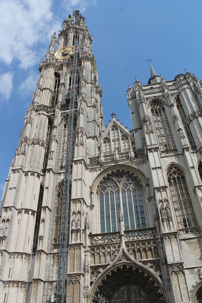 ベルギー、アントワープの街、ランドマークは大聖堂。<br />小説フランダースの犬の物語。少年ネロと愛犬パトラッシュはこの大聖堂のルーベンスが描いたキリストの絵画の下で亡くなった。