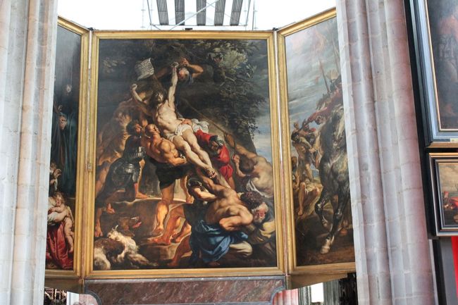 ベルギー、アントワープ。大聖堂の左右の宗教画、ルーベンス作