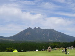 高森町から阿蘇神社へ向かう道すがら月廻り公園から阿蘇五岳のひとつ根子岳