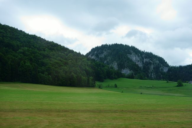 乗客の何名かは何にも無さそうなバス停で降りていく。。<br />YOUは何しに！？？
