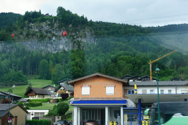 ザンクト・ギルゲンのバス停からはロープウェイが見えました。