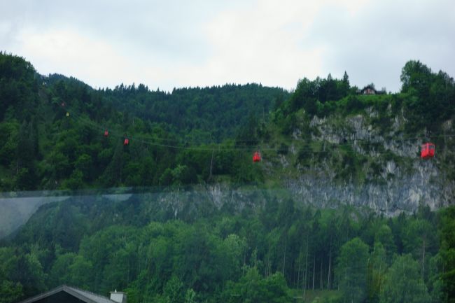 ロープウェイ、途中で止まってた。。